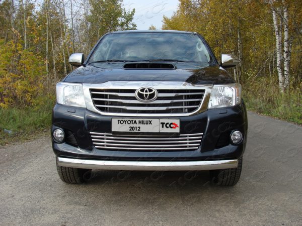 Hilux 2011-2015   Решетка радиатора 16 мм