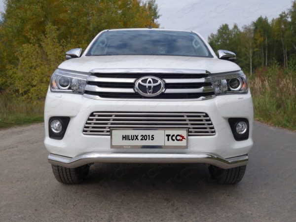 Hilux 2015-   Решетка радиатора 16 мм