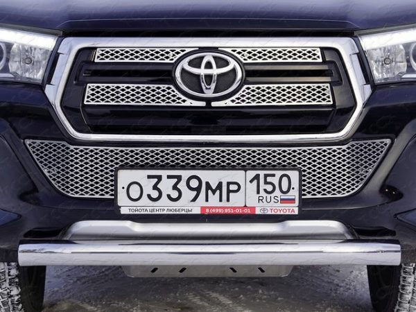 Hilux Exclusive 2018-   Решётка радиатора нижняя (лист)